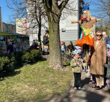 Powiększ zdjęcie „Marzanno, Marzanno Ty słomiana panno! Weź śniegi i lody i wynoś się do wody!”