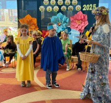 Powiększ zdjęcie „Marzanno, Marzanno Ty słomiana panno! Weź śniegi i lody i wynoś się do wody!”