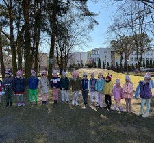 Powiększ zdjęcie „Marzanno, Marzanno Ty słomiana panno! Weź śniegi i lody i wynoś się do wody!”